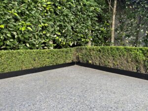 black_steel_edging_corner